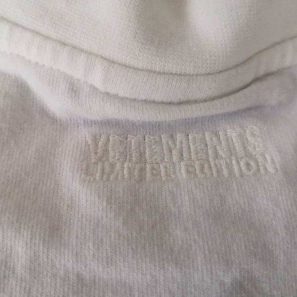 VETEMENTS "THINK DIFFERENTLY" t shirt in white - Picture 7 of 11